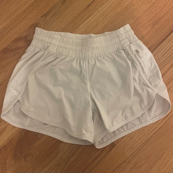 lululemon white shorts - Picture 1 of 5